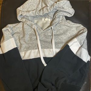 garage cropped hoodie 🤍